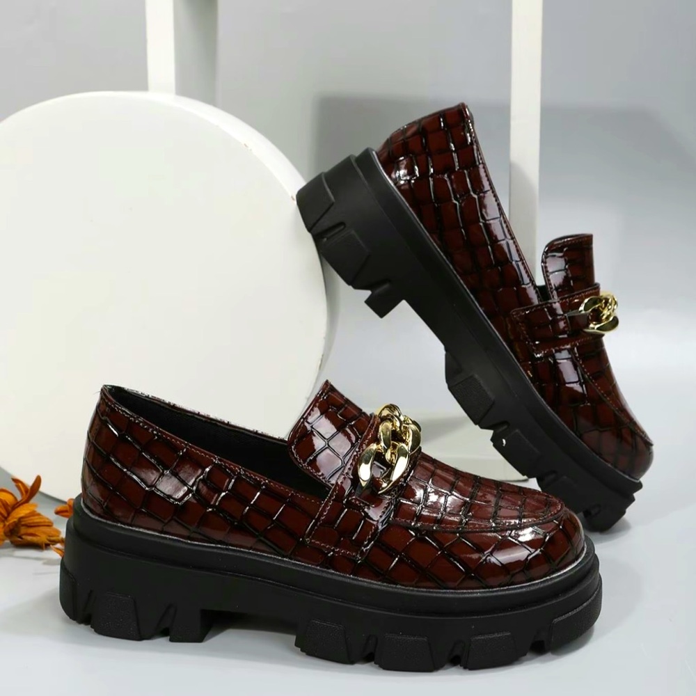 SHEIN Brown Croc-Embossed Loafers with Gold Chain